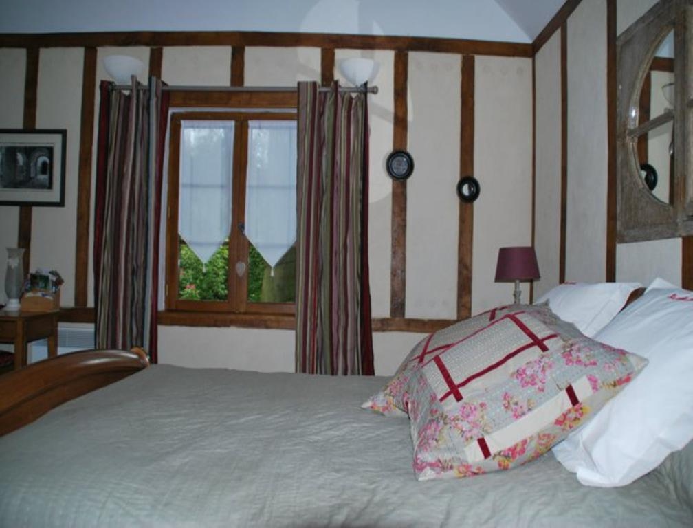 Chambres D'Hotes La Petite Flambee Le Tronquay  Room photo